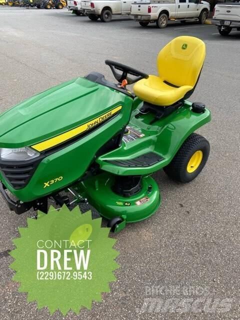 John Deere X370 Compact tractors