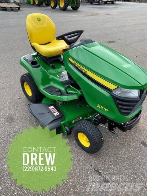 John Deere X370 Compact tractors