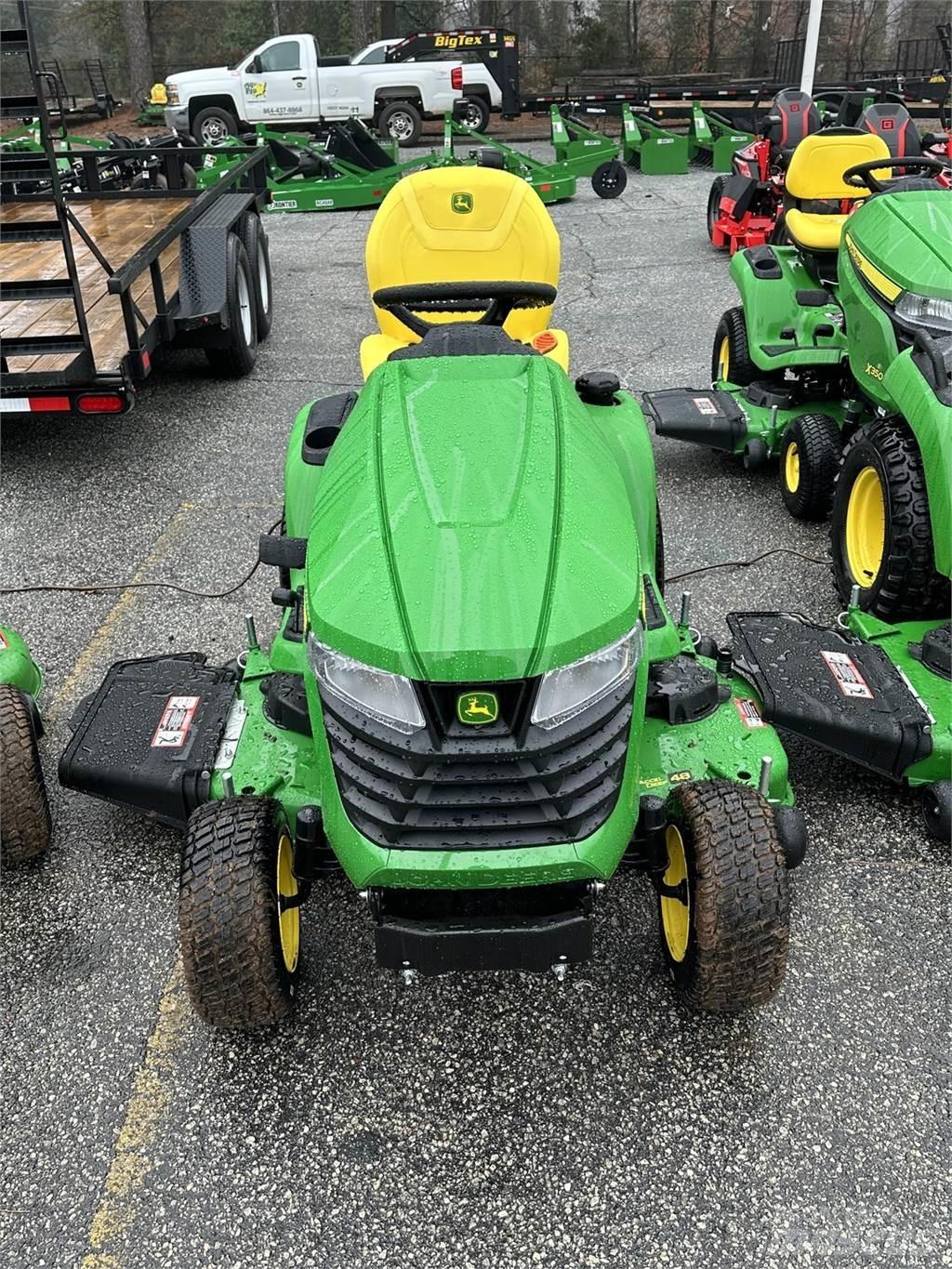John Deere X390 Compact tractors