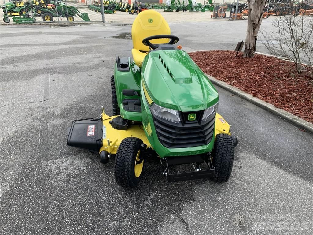 John Deere X580 Compact tractors