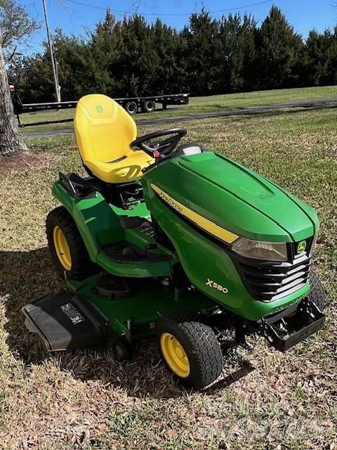 John Deere X580 Compact tractors