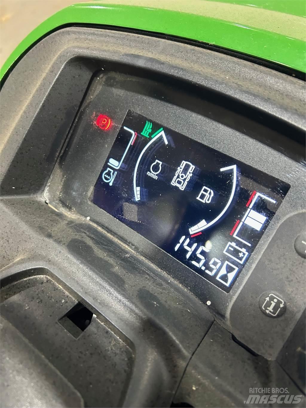 John Deere X730 Compact tractors