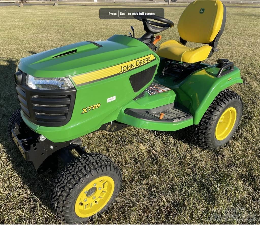 John Deere X738 Compact tractors