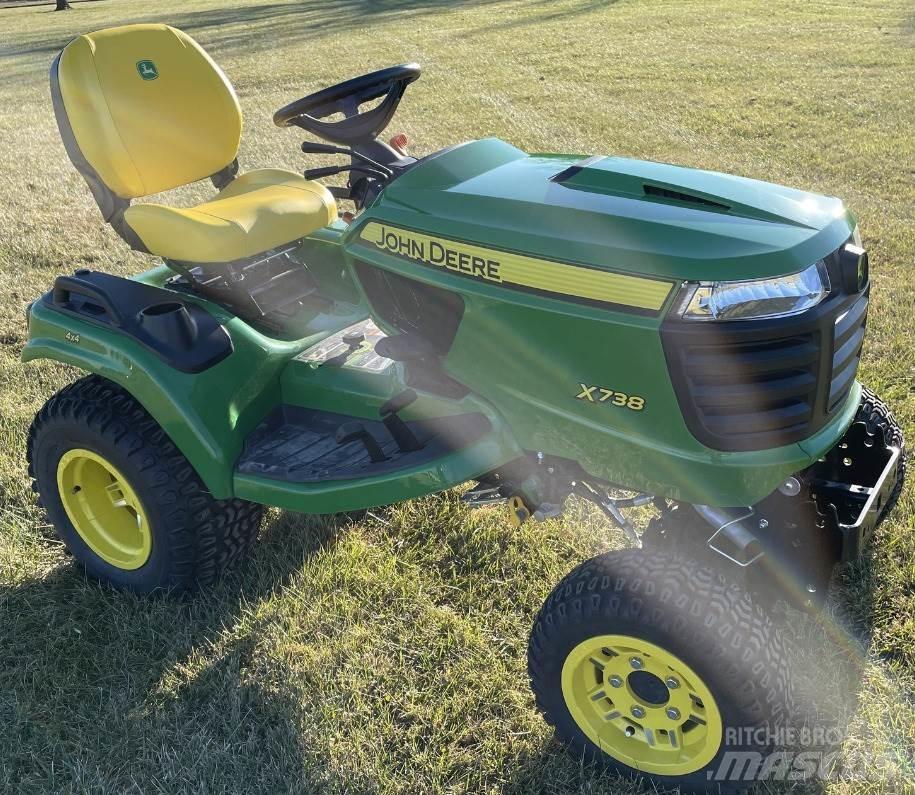 John Deere X738 Compact tractors