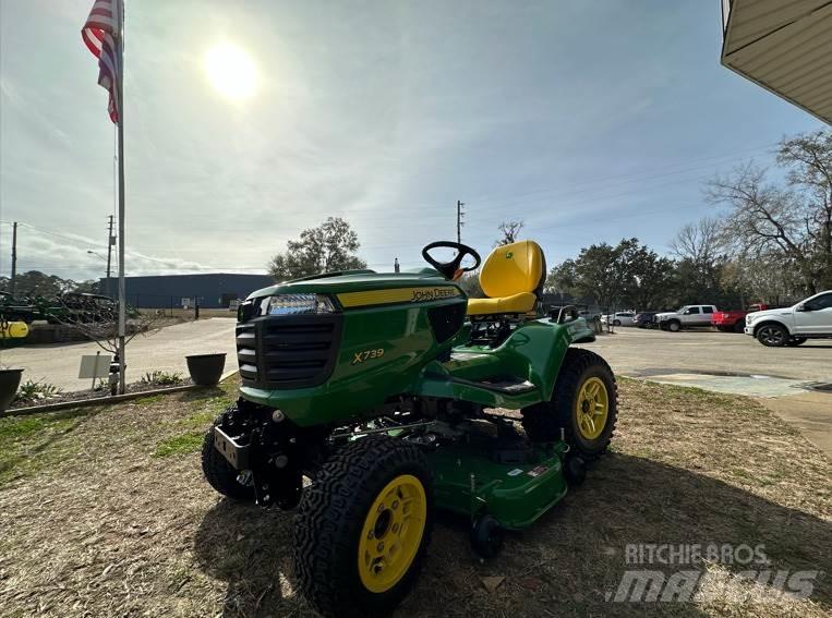 John Deere X739 Compact tractors