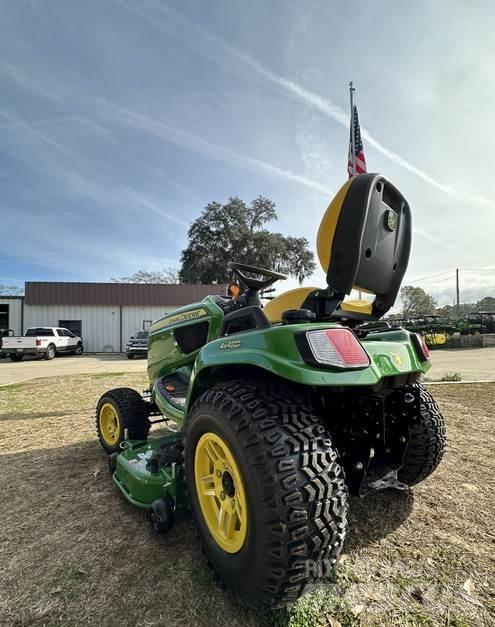 John Deere X739 Compact tractors