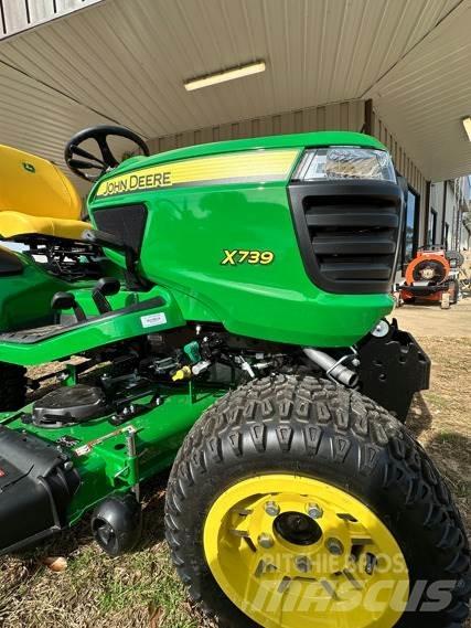 John Deere X739 Compact tractors