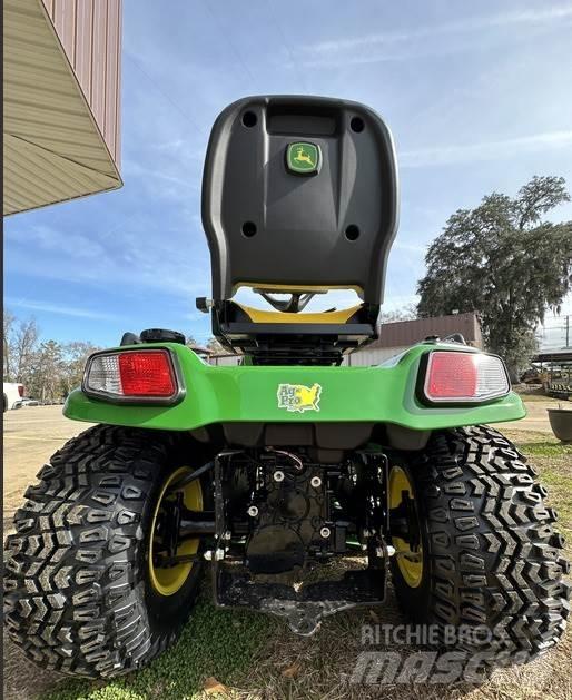 John Deere X739 Compact tractors
