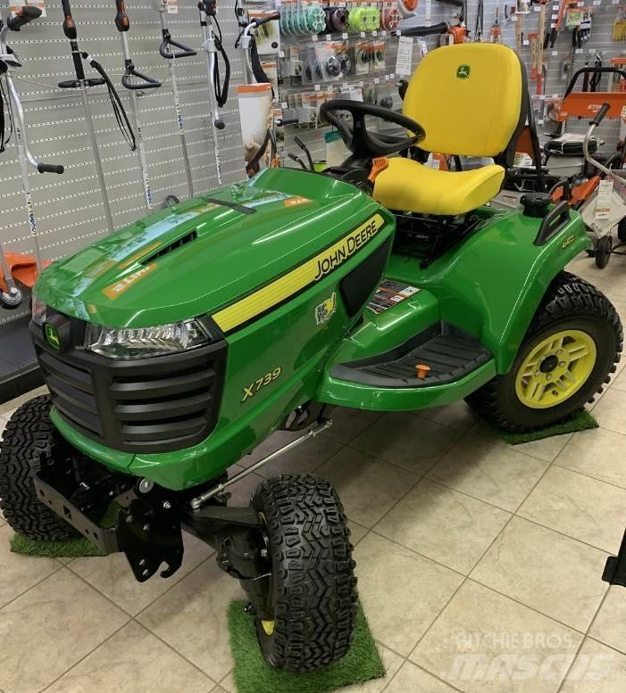 John Deere X739 Compact tractors