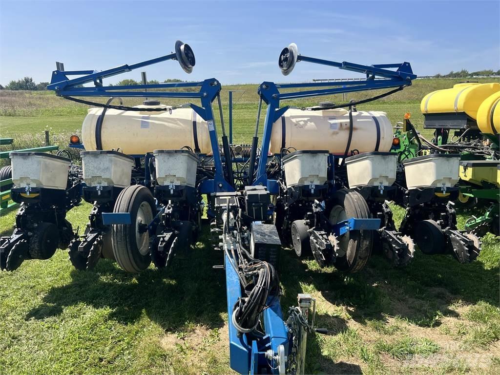 Kinze 3200 Planters