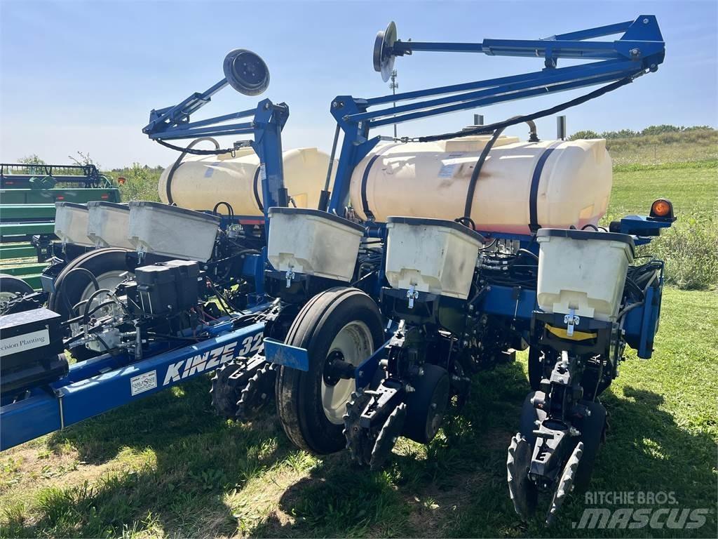 Kinze 3200 Planters