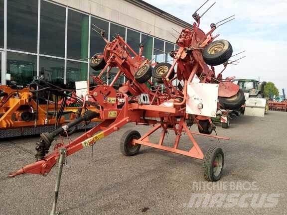Kuhn GF 7702 Rakes and tedders