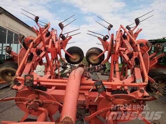 Kuhn GF 7702 Rakes and tedders