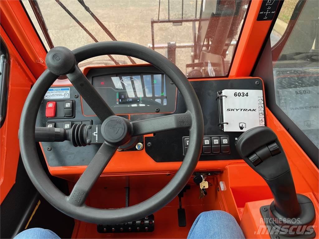 SkyTrak 6034 Telescopic handlers