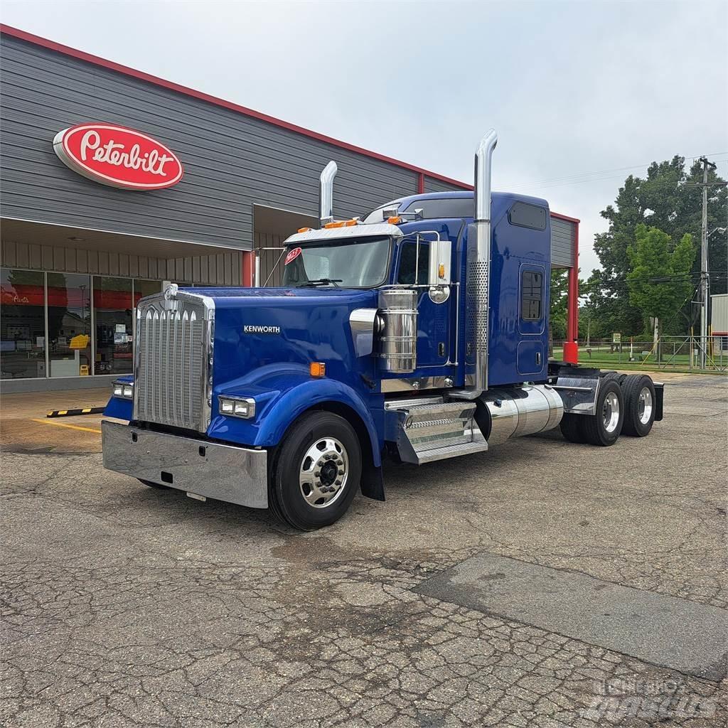 Kenworth W900 Prime Movers