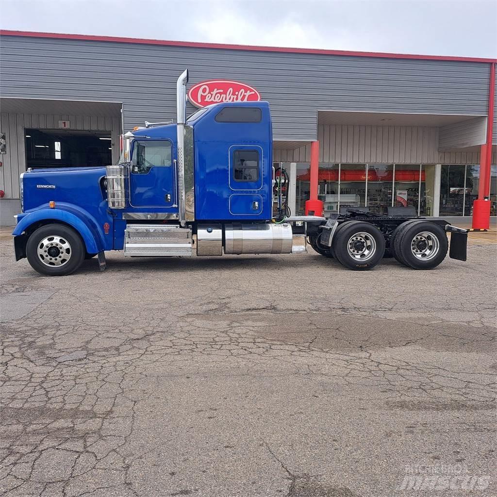 Kenworth W900 Prime Movers