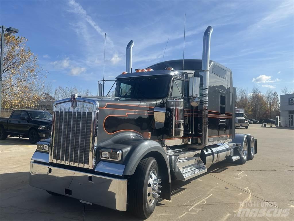 Kenworth W900 Prime Movers
