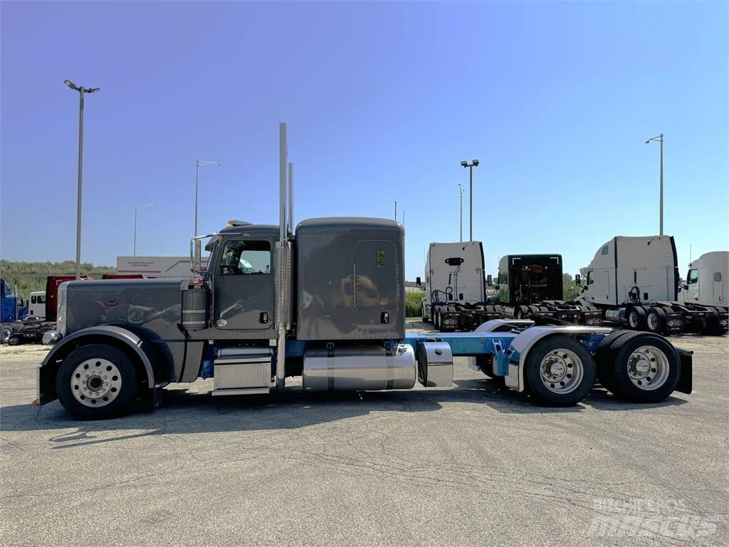 Peterbilt 389 Prime Movers
