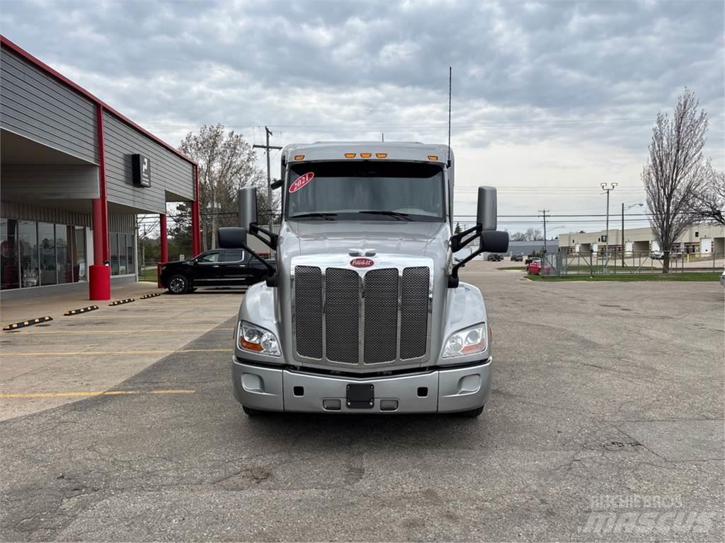 Peterbilt 579 Prime Movers