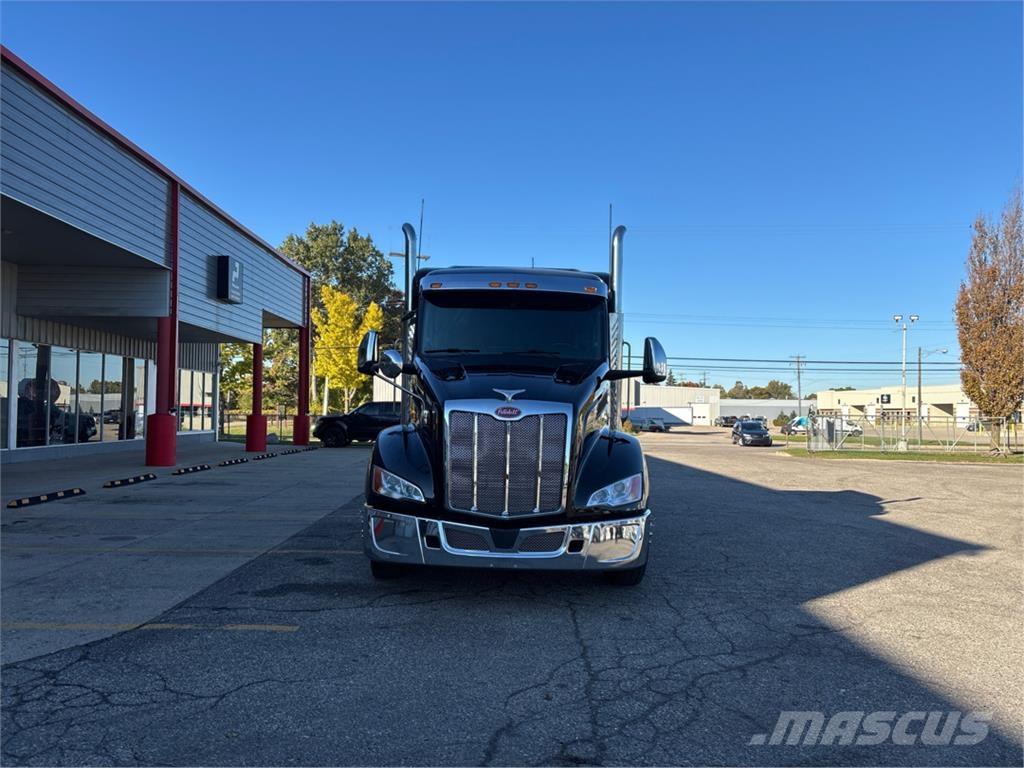 Peterbilt 579 Prime Movers
