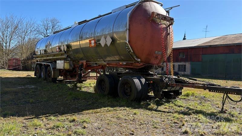  - - -  T33 Farm machinery