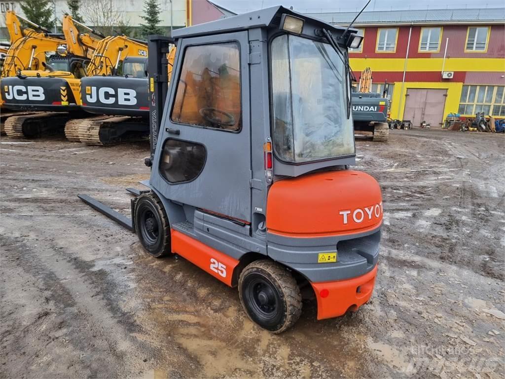 Toyota FD25 Diesel trucks