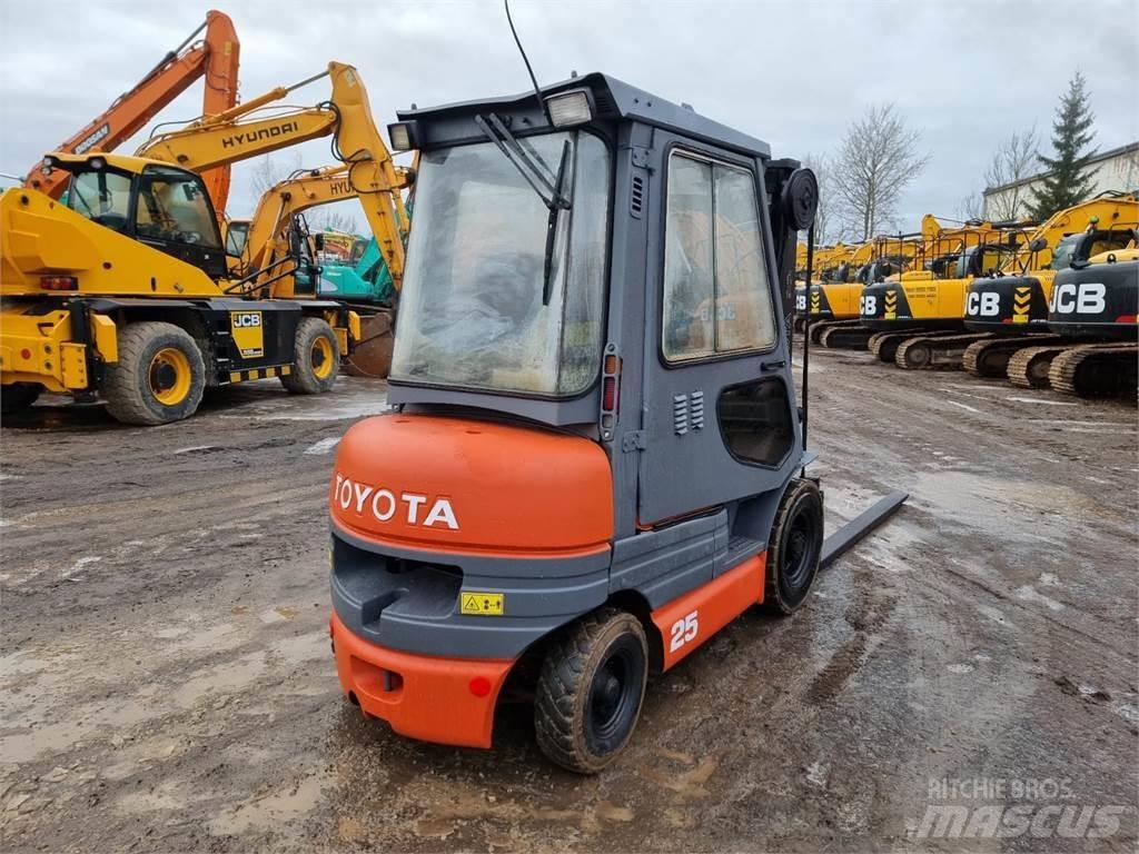 Toyota FD25 Diesel trucks