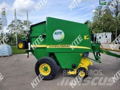 John Deere 568 Round balers