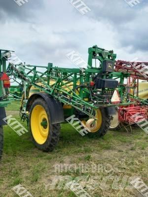 John Deere 732 Trailed sprayers