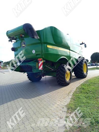 John Deere S690 Combine harvesters