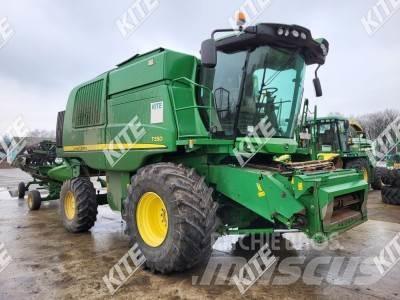 John Deere T550 2WD Combine harvesters