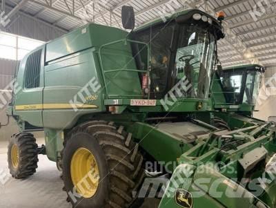 John Deere W650 Combine harvesters