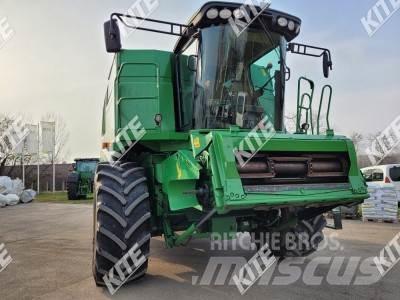 John Deere W650 Combine harvesters