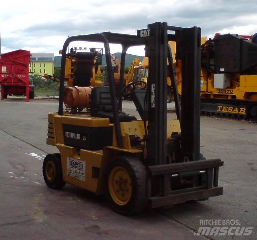 CAT GP25-2 LPG trucks