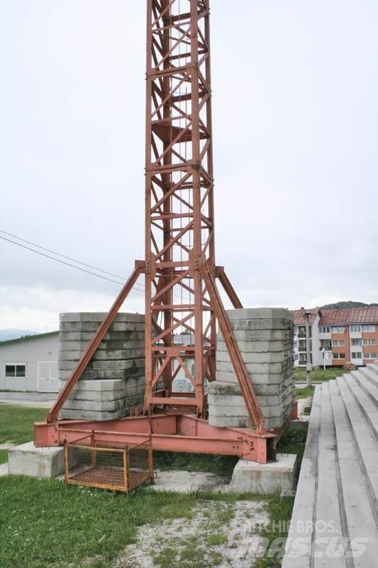 Fering F42-13 Tower cranes