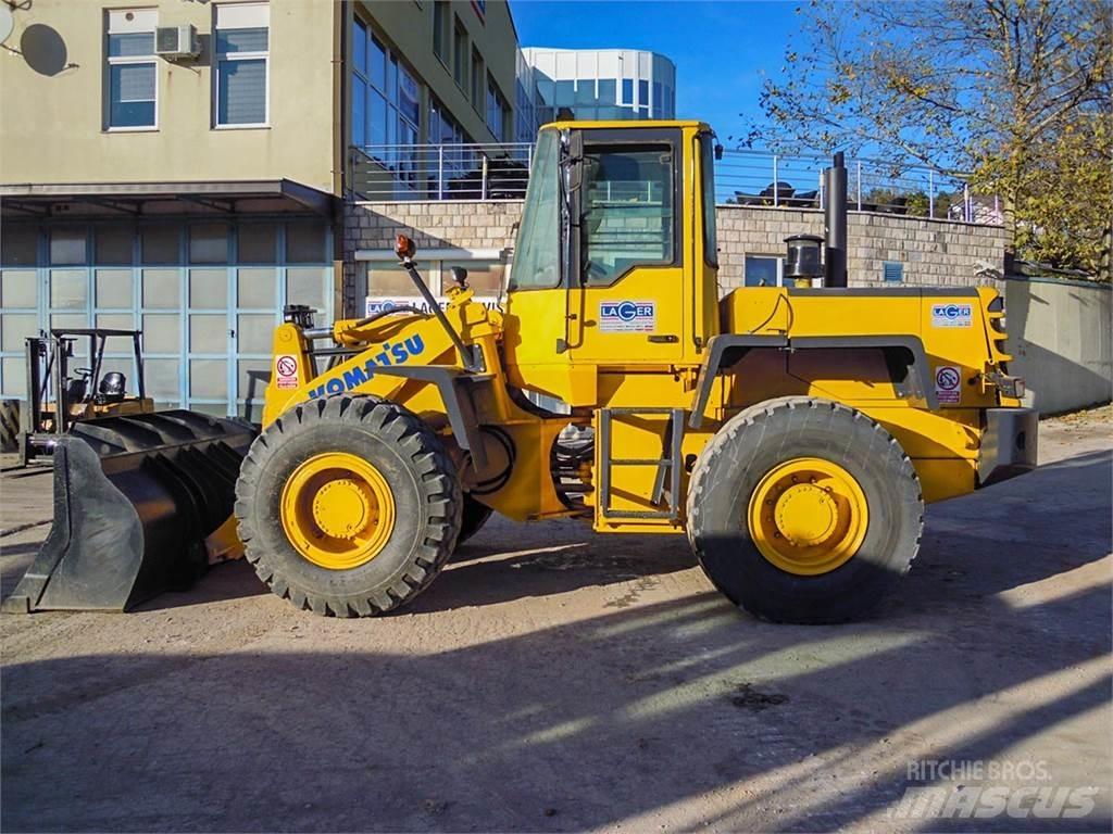 Komatsu WA270 Wheel loaders