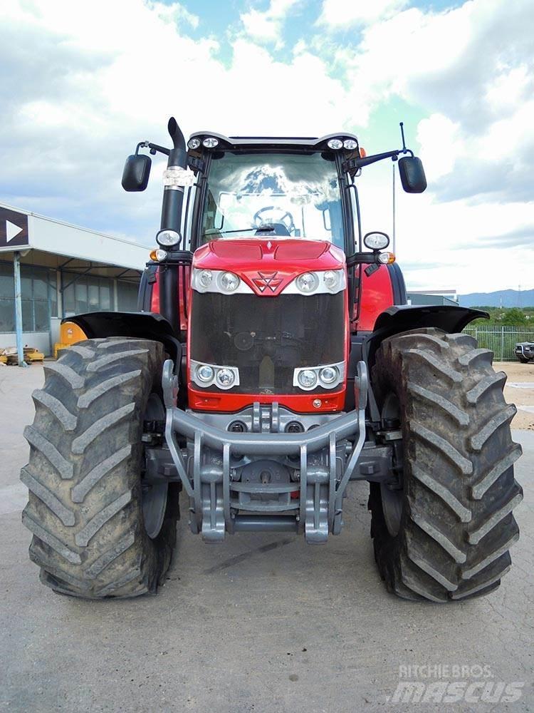 Massey Ferguson 8690 Tractors