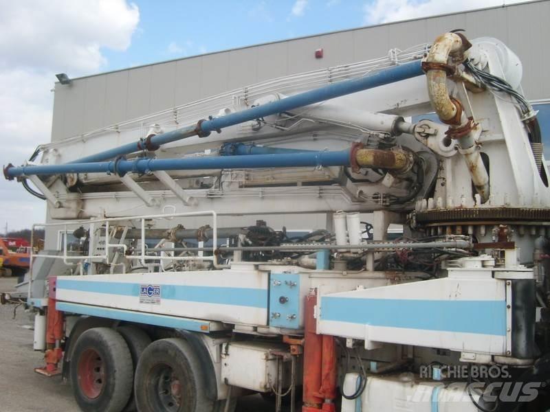 Mercedes-Benz 2422 Concrete pumps