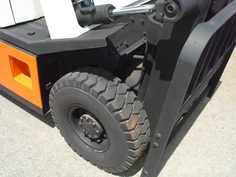 Nissan H01A15 LPG trucks