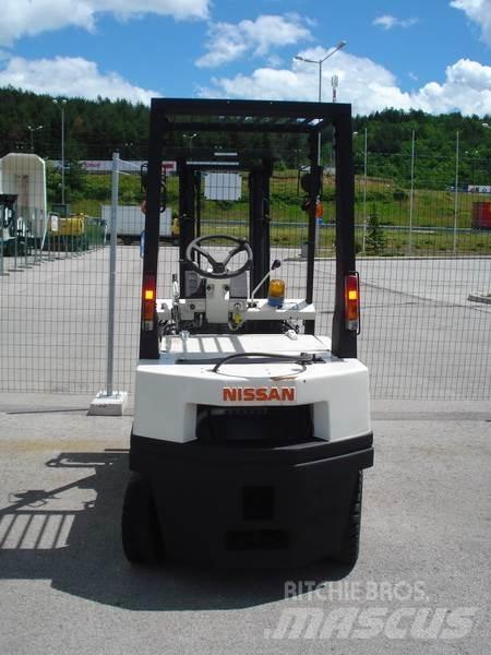 Nissan H01A15 LPG trucks