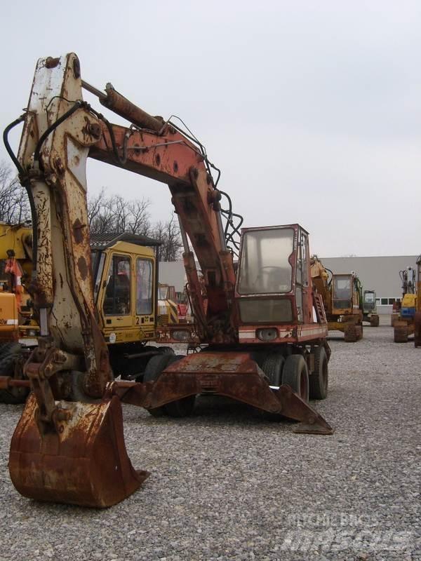 O&K MH6 Wheeled excavators