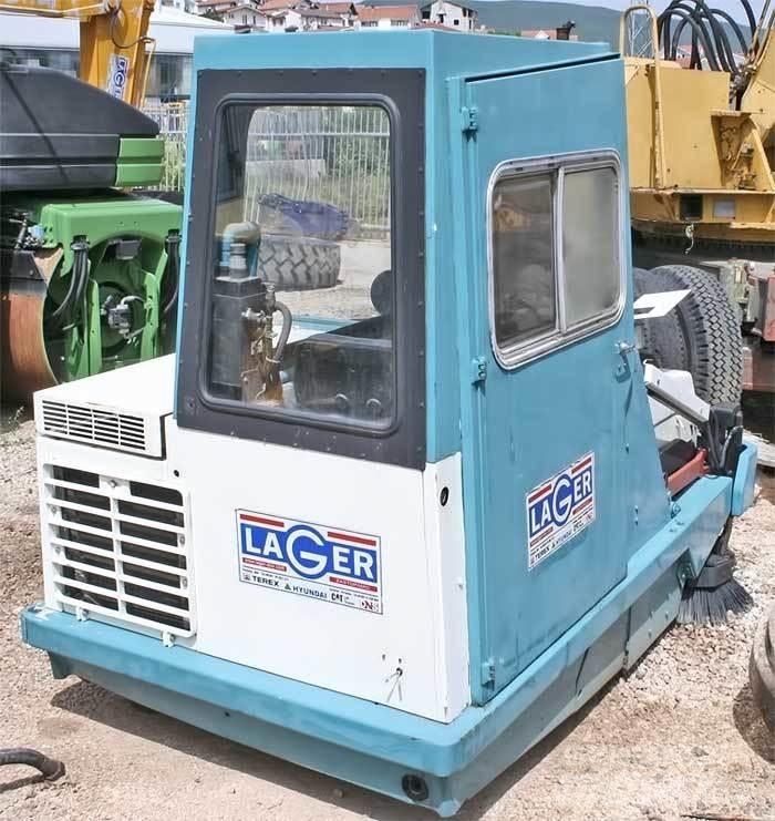 Tennant NV 275 Sweeper trucks