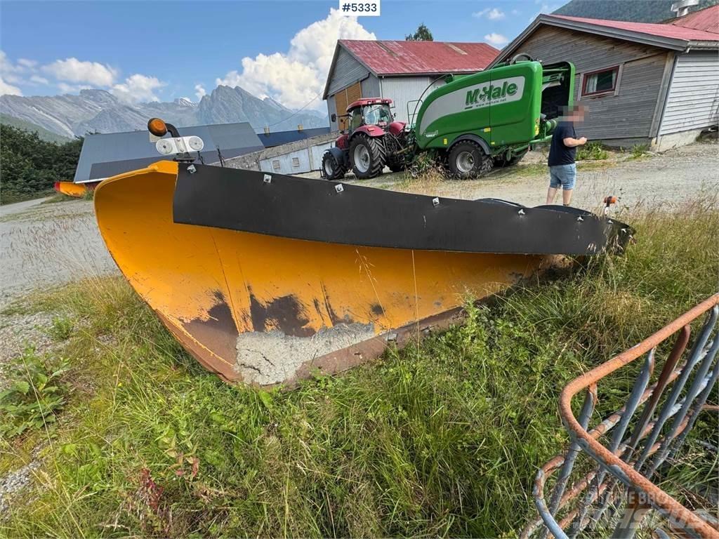 AM Teho 2600 Snow blades and plows