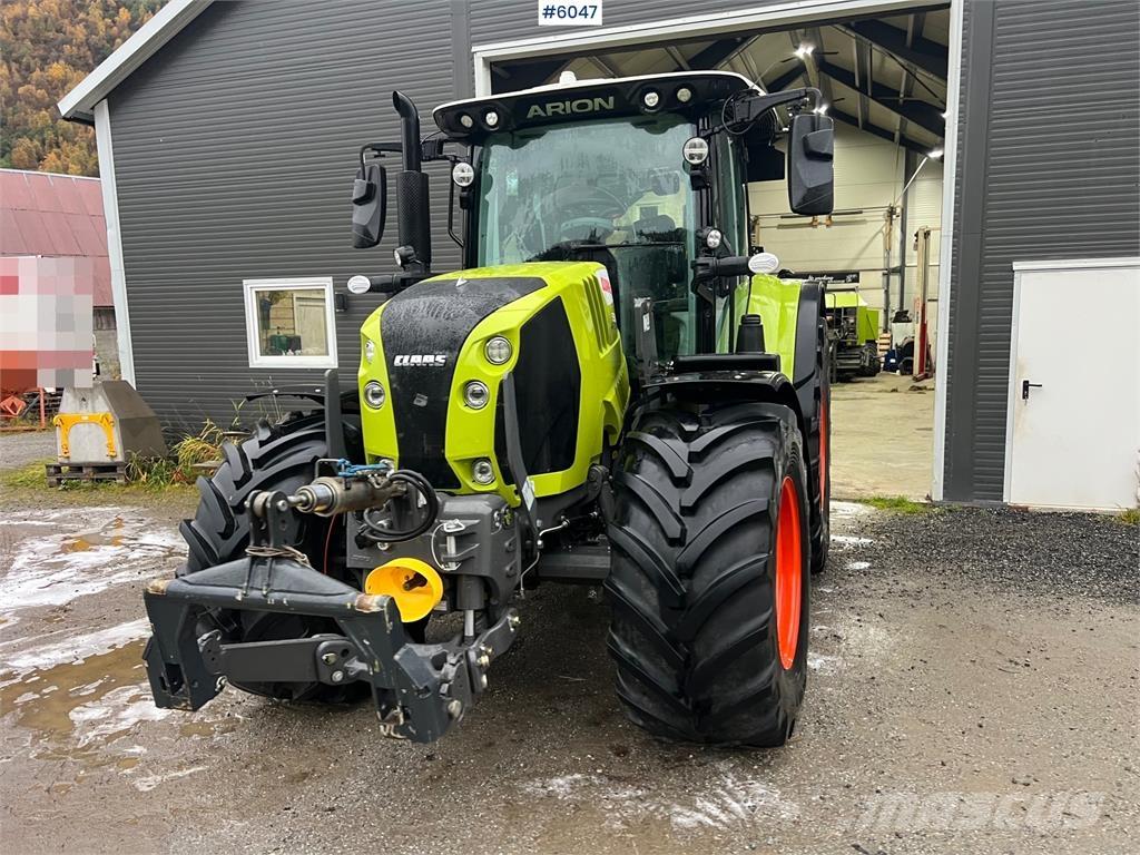 CLAAS 550 Tractors
