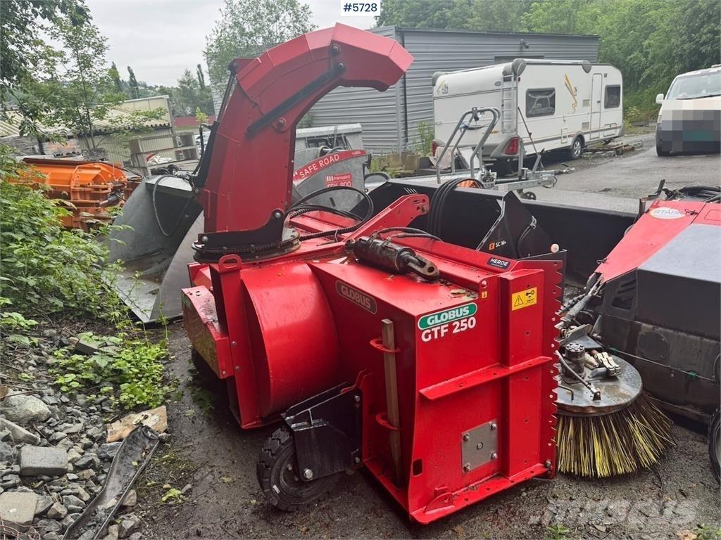 Globus GTF 250-19 Snow blades and plows