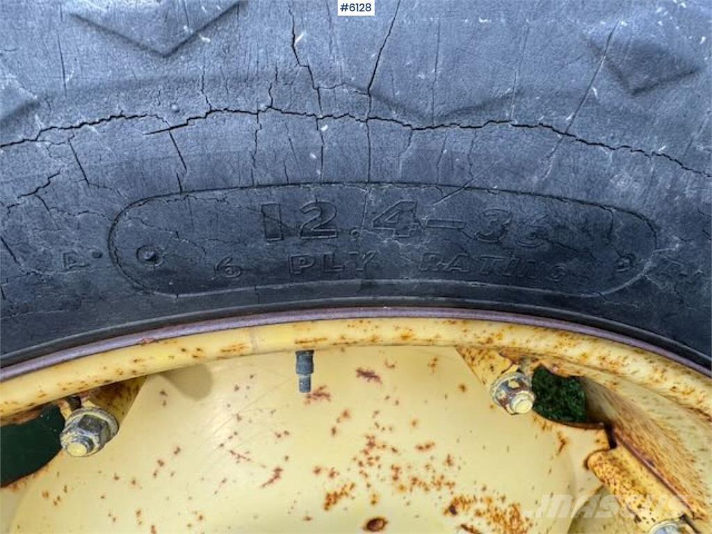 John Deere 1630 Tractors