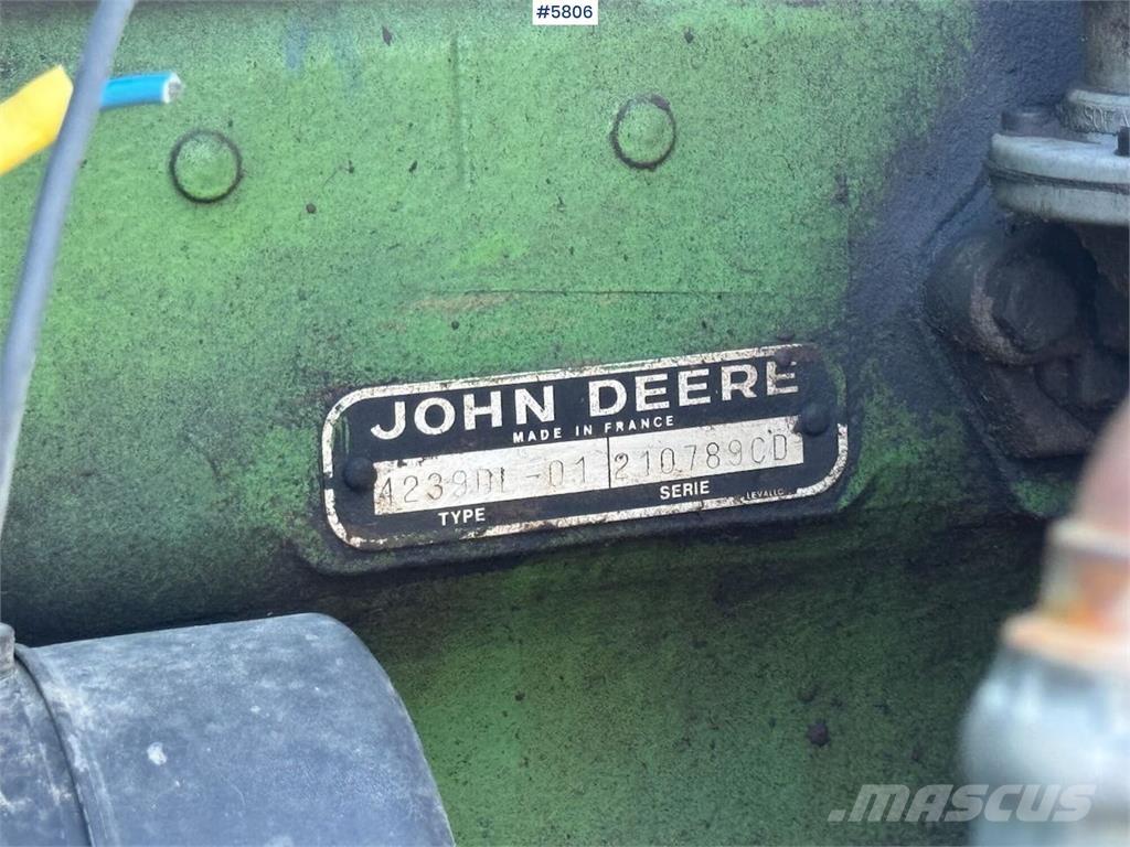 John Deere 2130 Tractors