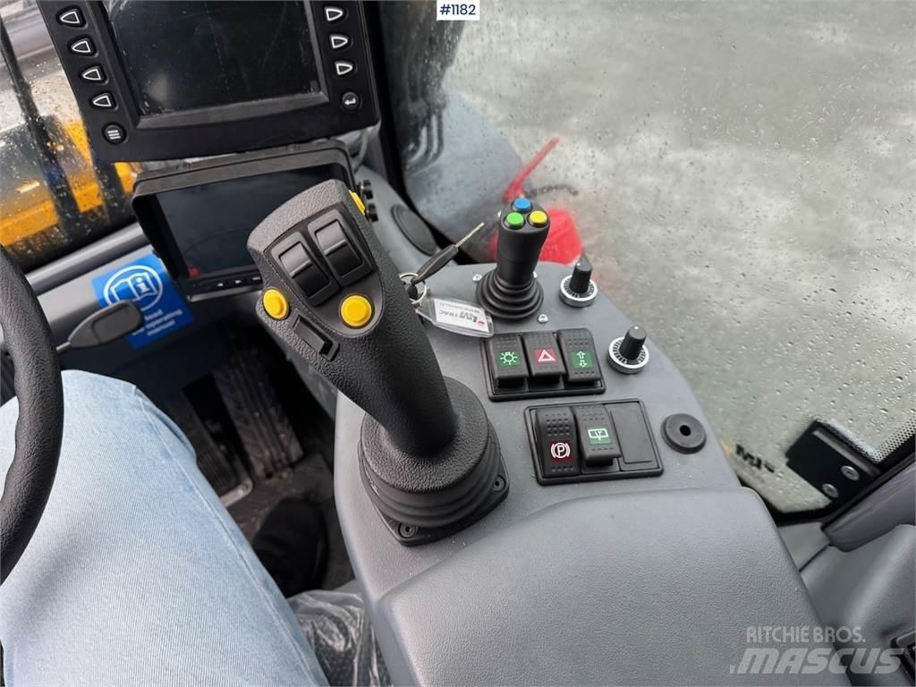 LM Trac 587 Multi-purpose loaders