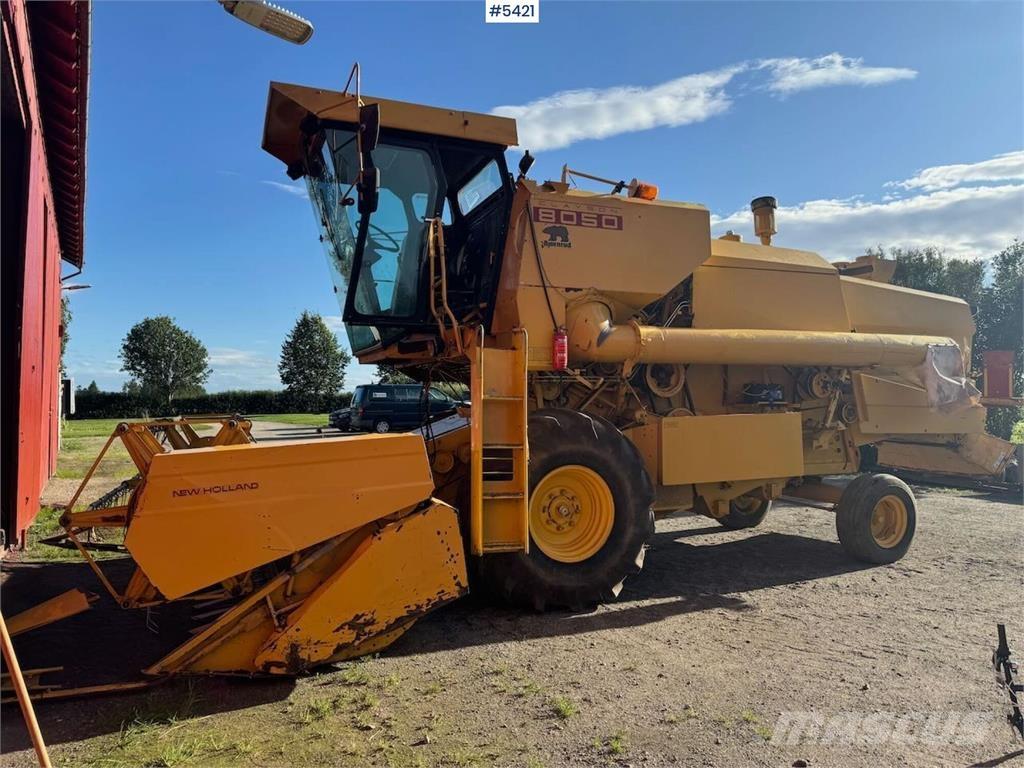 New Holland 8050 Combine harvesters