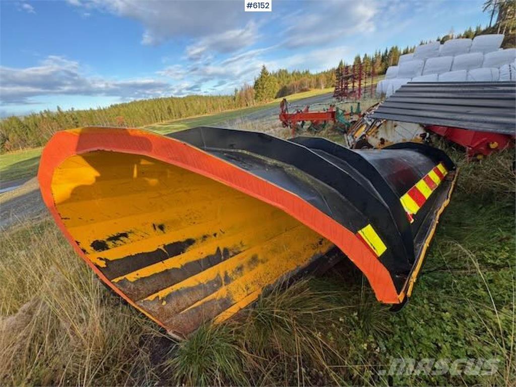  Øveraasen 2651 Snow blades and plows